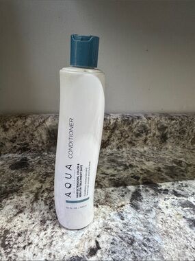 Aqua Conditioner — Hair Extensions